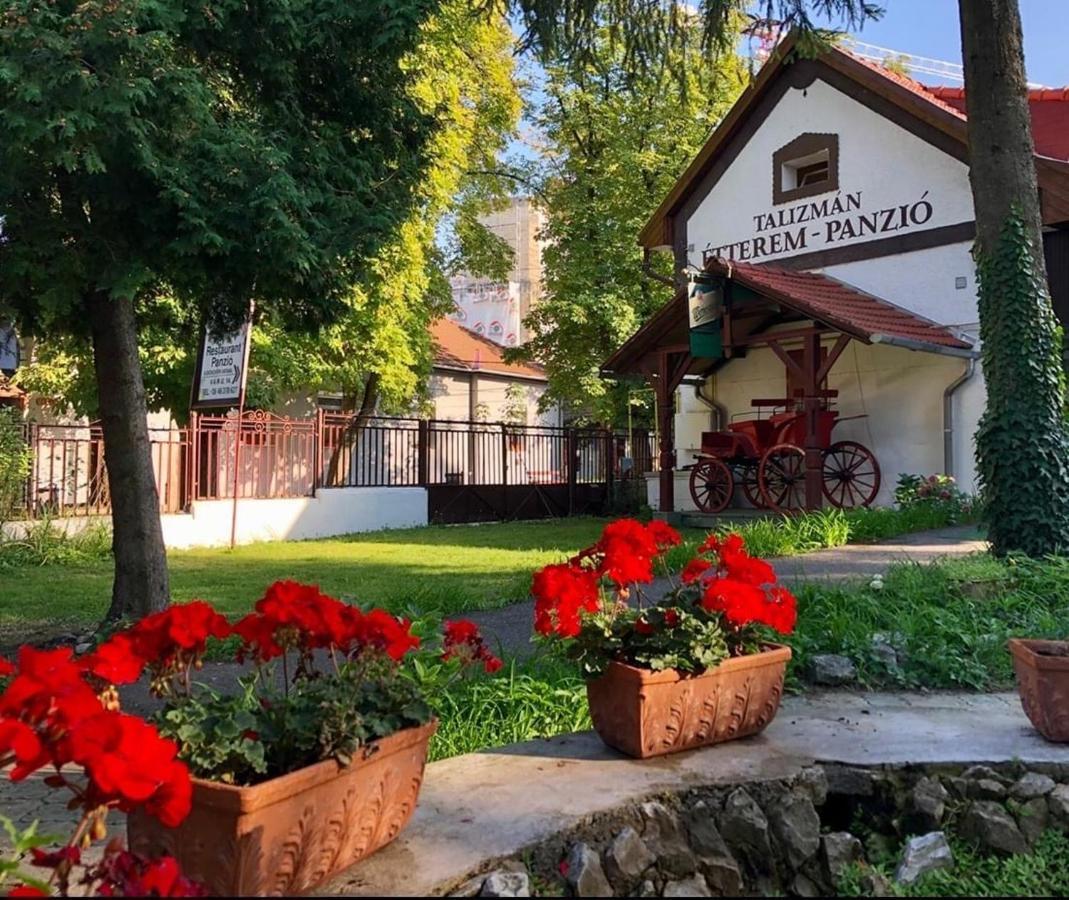 Hotel Talizman Etterem Panzio Miskolc Esterno foto