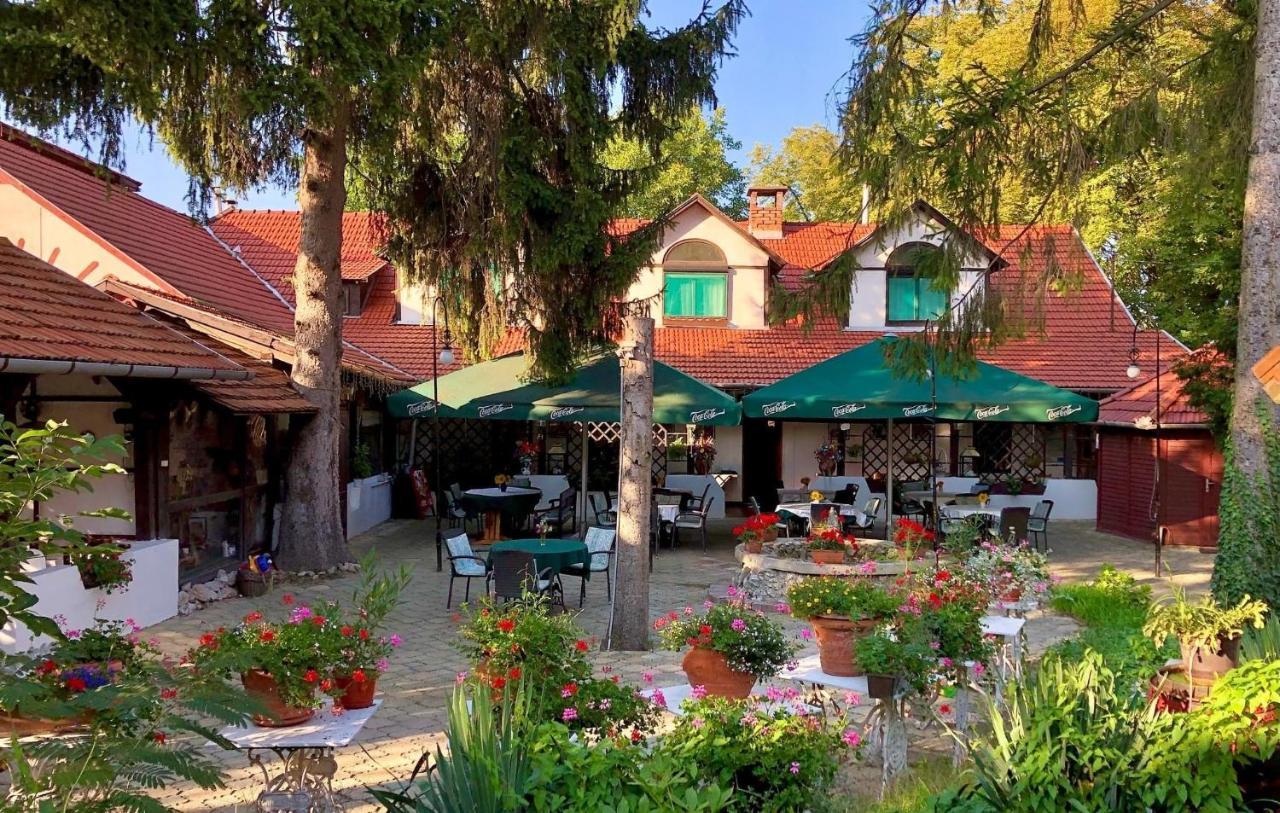 Hotel Talizman Etterem Panzio Miskolc Esterno foto